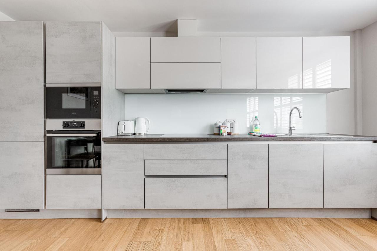 Charming 1 Bedroom Apt , Town Centre, Wifi, Free Parking By Tent Serviced Apartments Staines-upon-Thames Екстер'єр фото